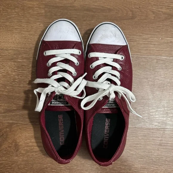 Converse Chuck Taylor Women’s Burgundy Leather Low-Top Sneakers Size 8 - Picture 2 of 8